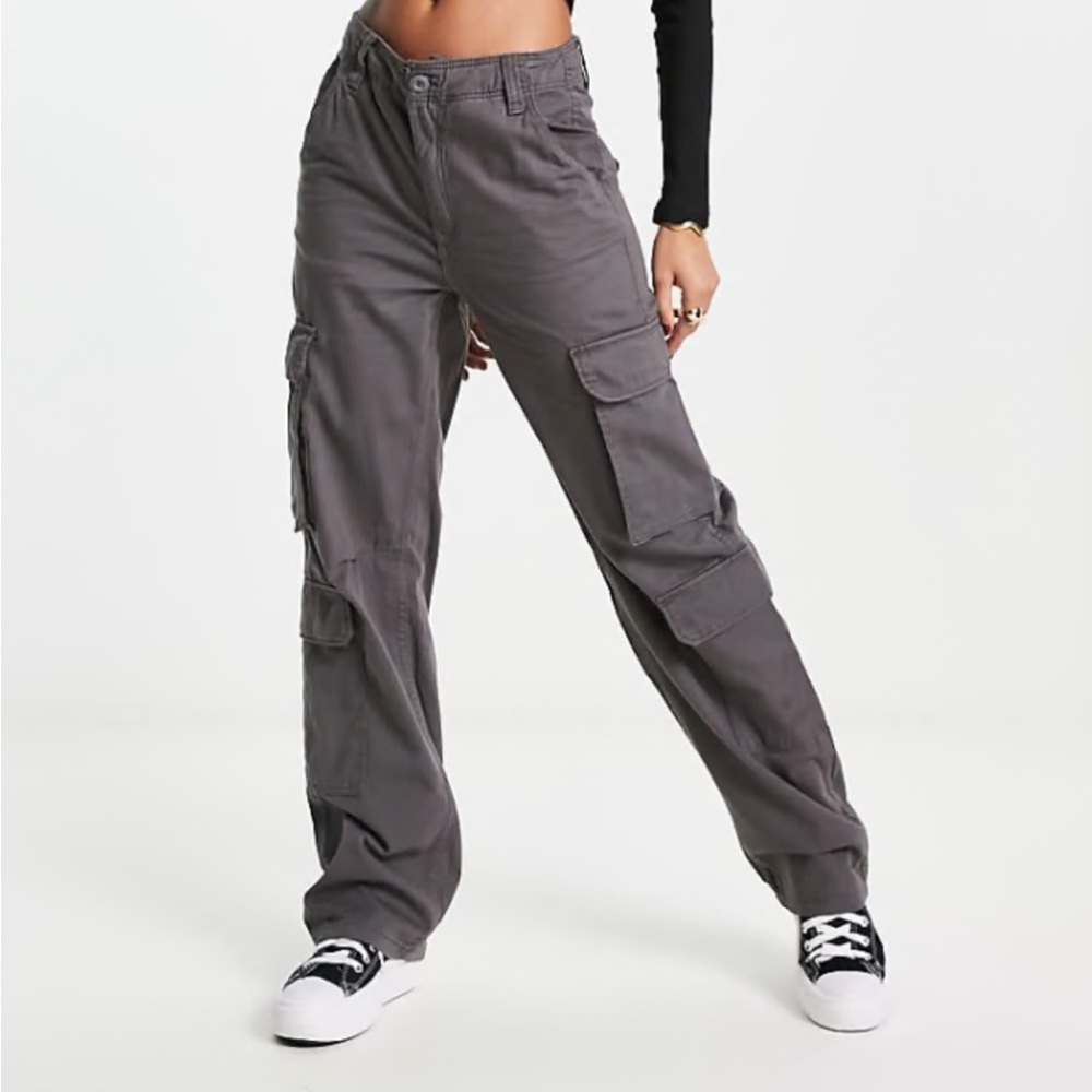 Bershka multi pocket straight leg cargo pants in Grey